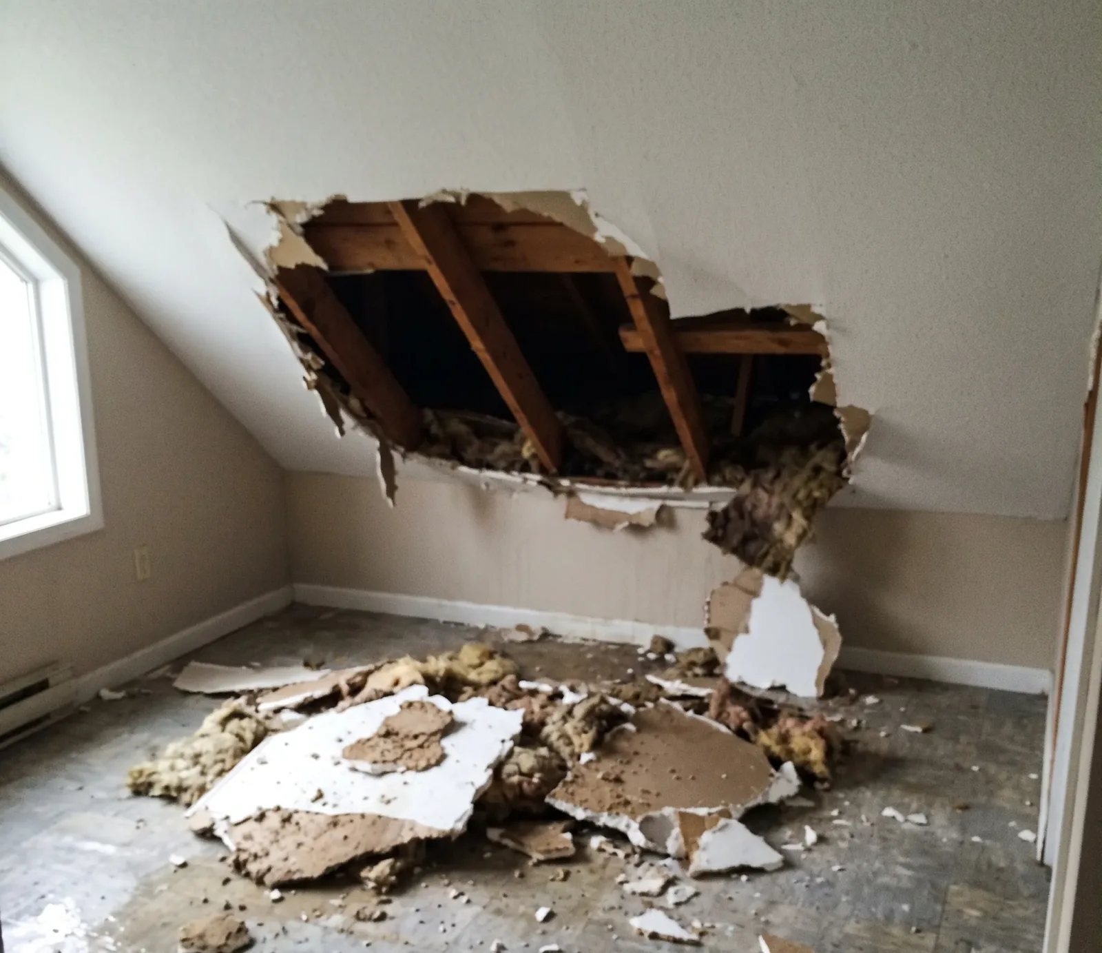 7 Signs of Hidden Water Damage in a Tempe Home